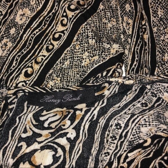 Honey Punch Small Floral boho romper - Picture 5 of 6